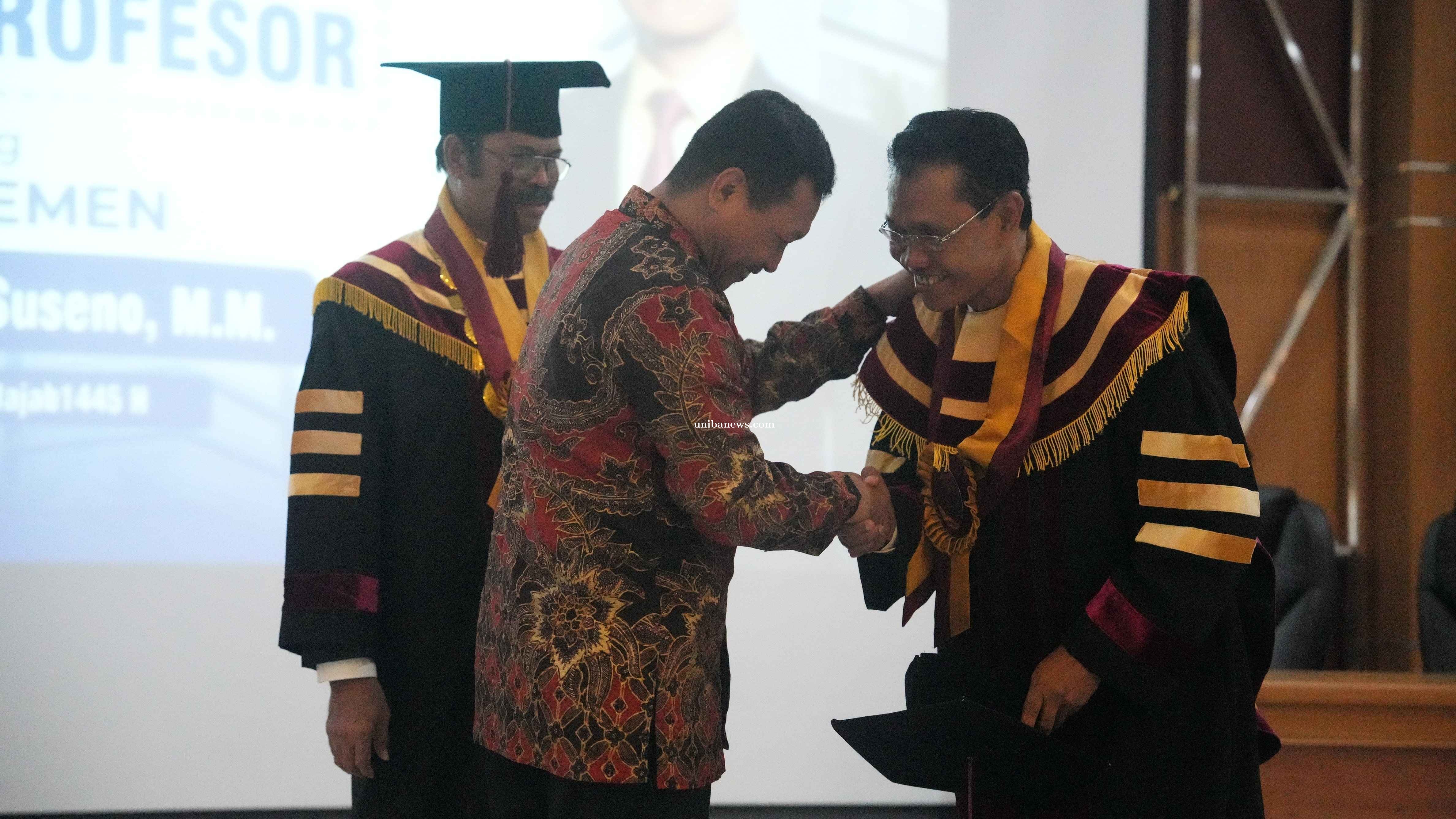 Resmi Di Kukuhkan Prof.Bambang Dwi Suseno, sebagai guru besar ke 2 UNIBA
